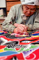 全神経を集中して、輪郭や目を書き入れる